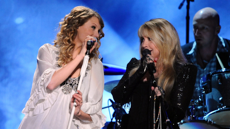 Taylor Swift and Stevie Nicks performing together in 2010