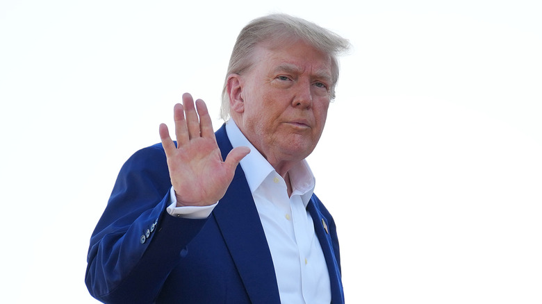 Donald Trump waving