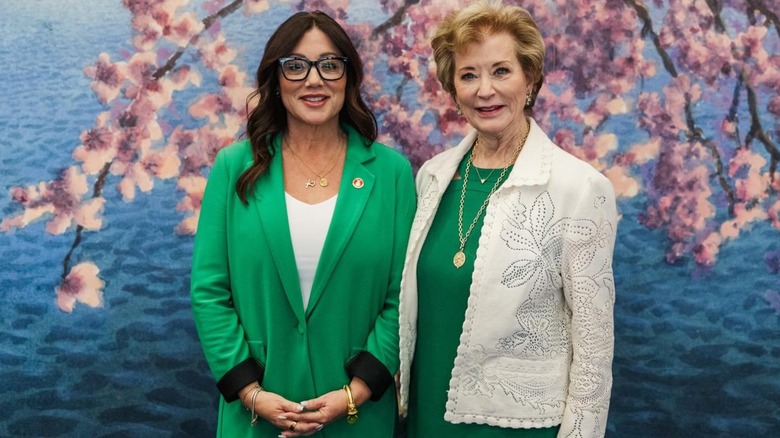 Linda McMahon and Lori Chavez-DeRemer posing