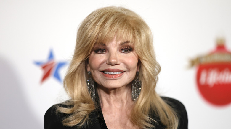 Loni Anderson smiling