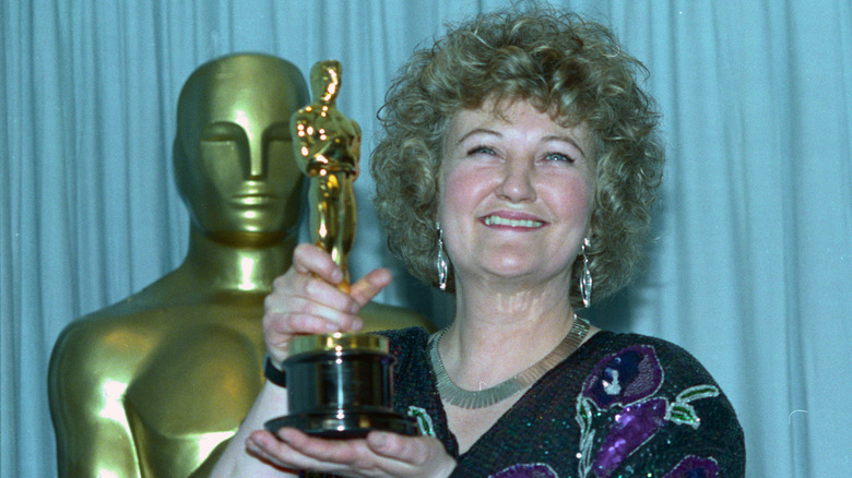 Brenda Fricker showing off her Oscar