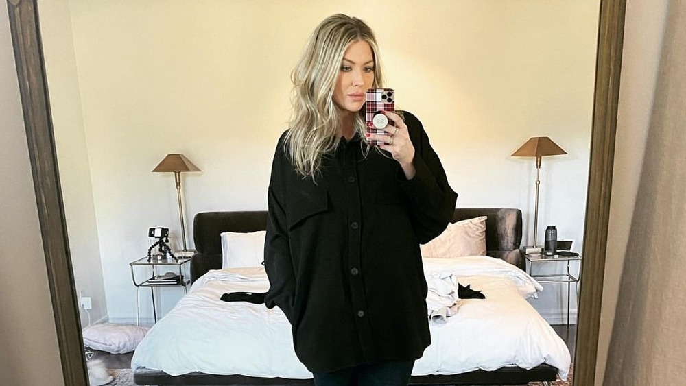Stassi Schroeder taking selfie in mirror