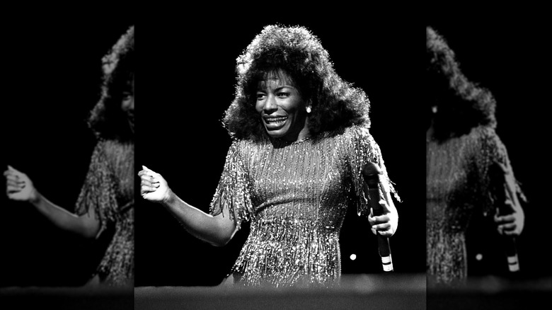 Stephanie Mills performs on stage in 1986
