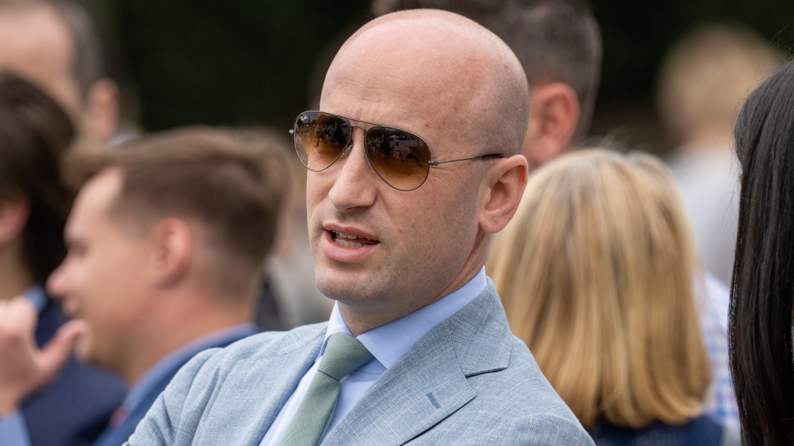 <a href="https://www.thelist.com/1959051/stephen-miller-dream-wedding-revolved-around-trump/" target="_blank">Stephen Miller Demanded His ‘Dream Wedding’ And Of Course It Revolved Around Trump</a>