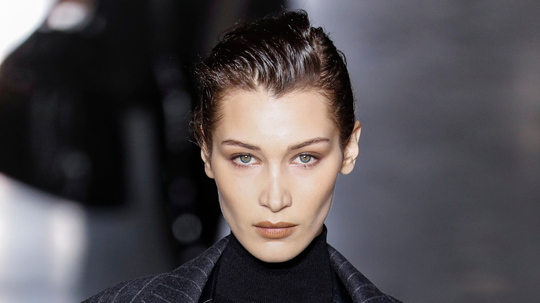 Bella Hadid with straight eyebrows on runway