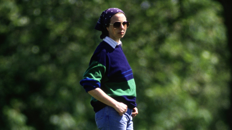 Younger Princess Anne in jeans, sunglasses