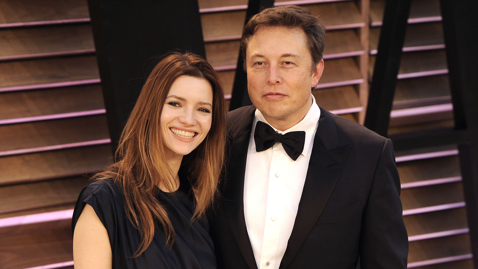 イーロン・マスクは元タルラ・ライリーと奇妙な関係を持っている