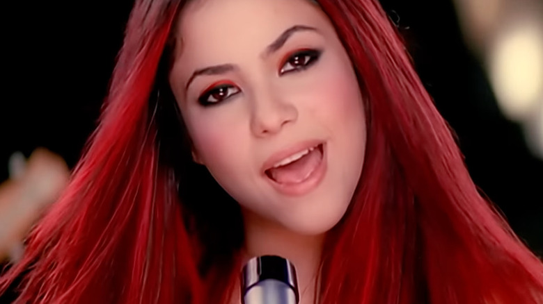Shakira in the "Ojos Así" music video