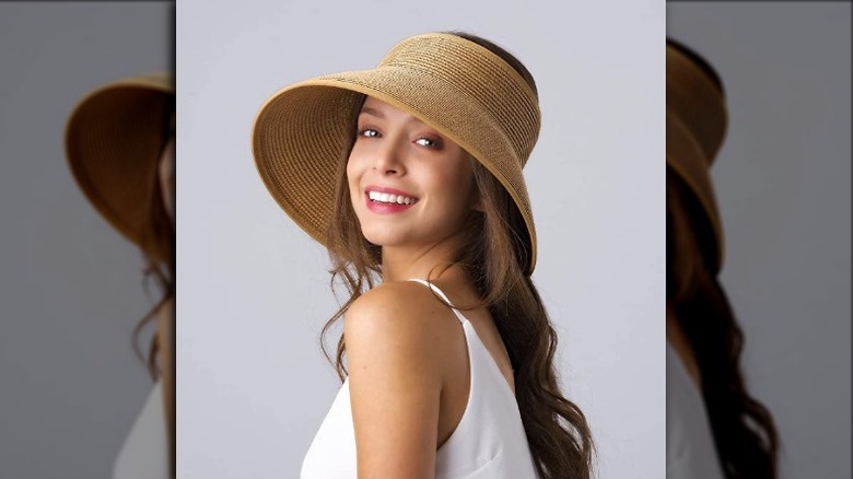 Straw Furtalk sun visor