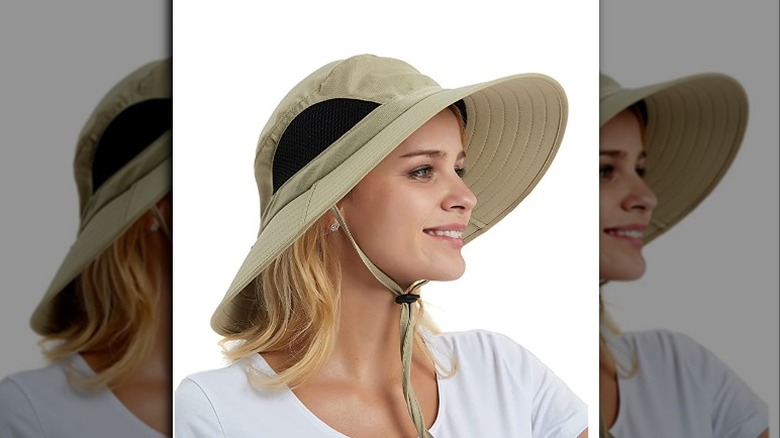 Woman wearing Einskey tan outdoor sun hat 