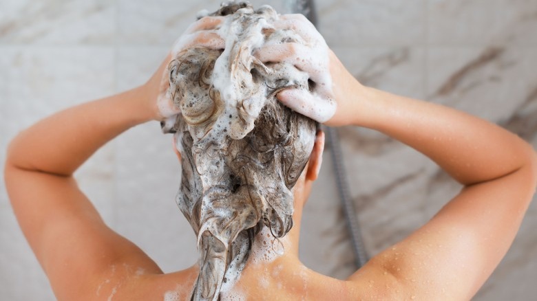 shampooing hair