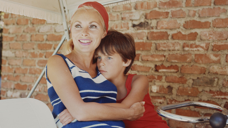 American actress Janet Leigh (1927 - 2004) with her daughter Jamie Lee Curtis, circa 1967