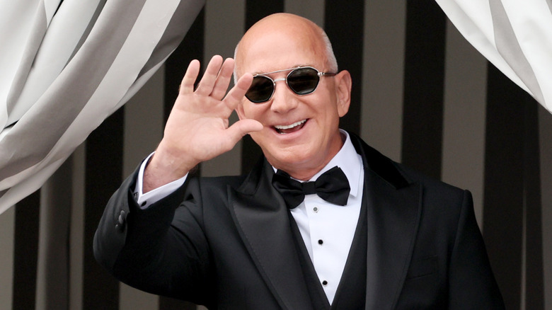 Jeff Bezos waving