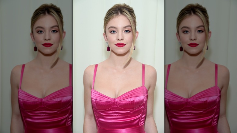 Sydney Sweeney bright pimk gown