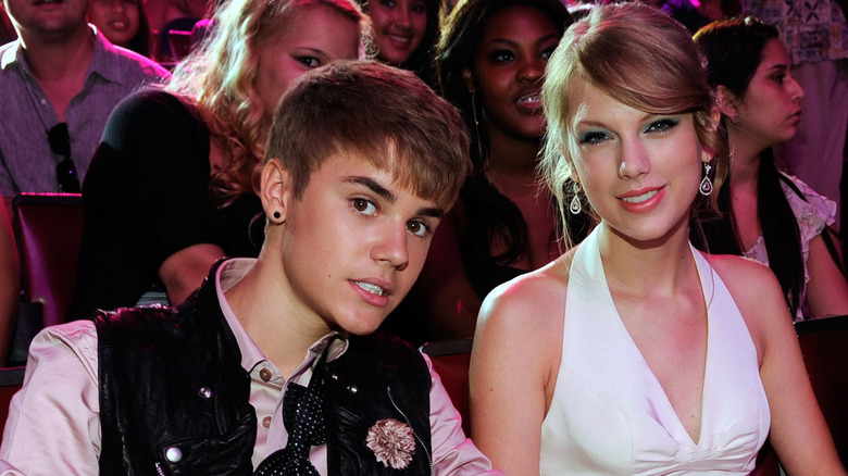 Taylor Swift and Justin Bieber posing