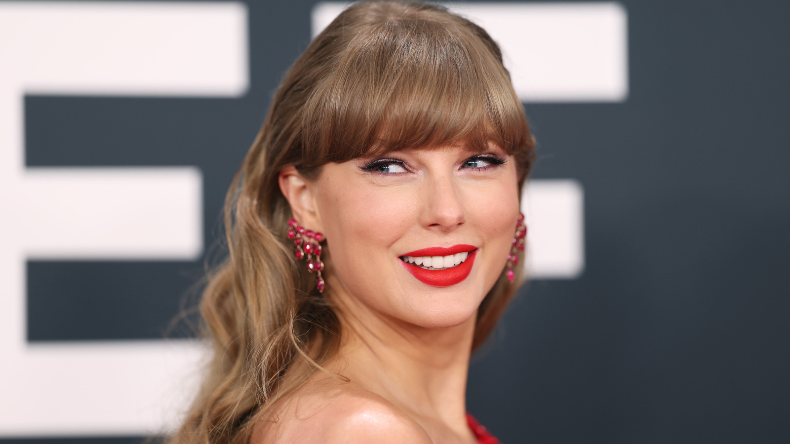 <a href="https://www.thelist.com/1985516/taylor-swift-filler-accusations-graham-norton-life-of-showgirl-release/" target="_blank">Taylor Swift Filler Accusations Steal The Spotlight Ahead Of Life Of A Showgirl Release</a>