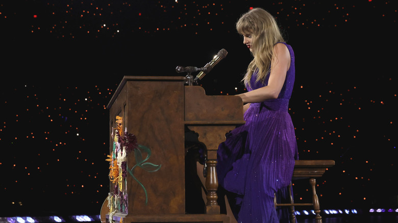 Taylor Swift playing piano