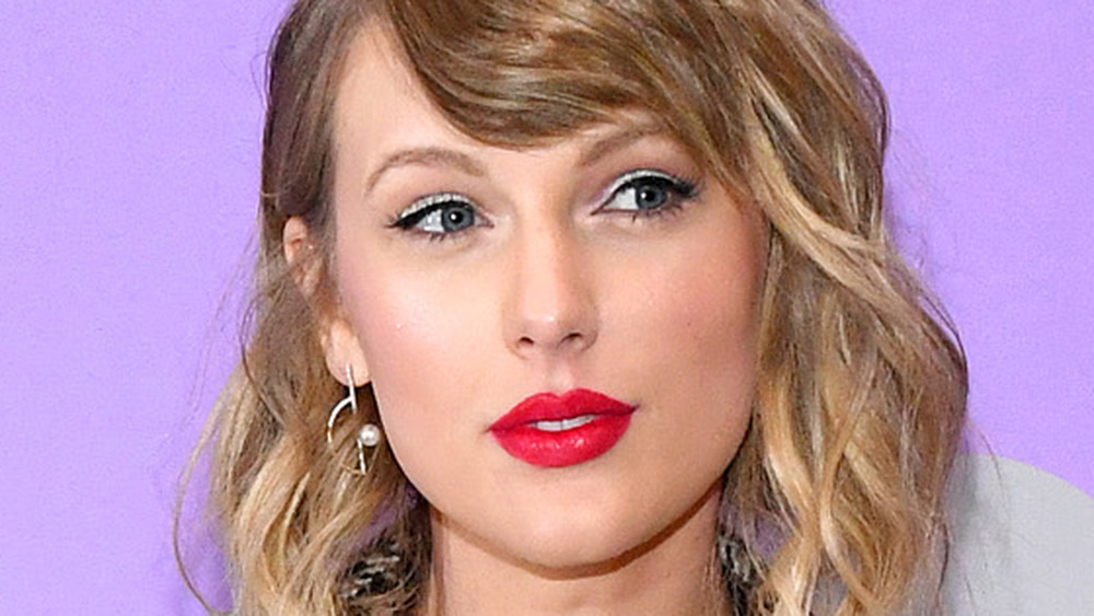 Taylor Swift with red lipstick