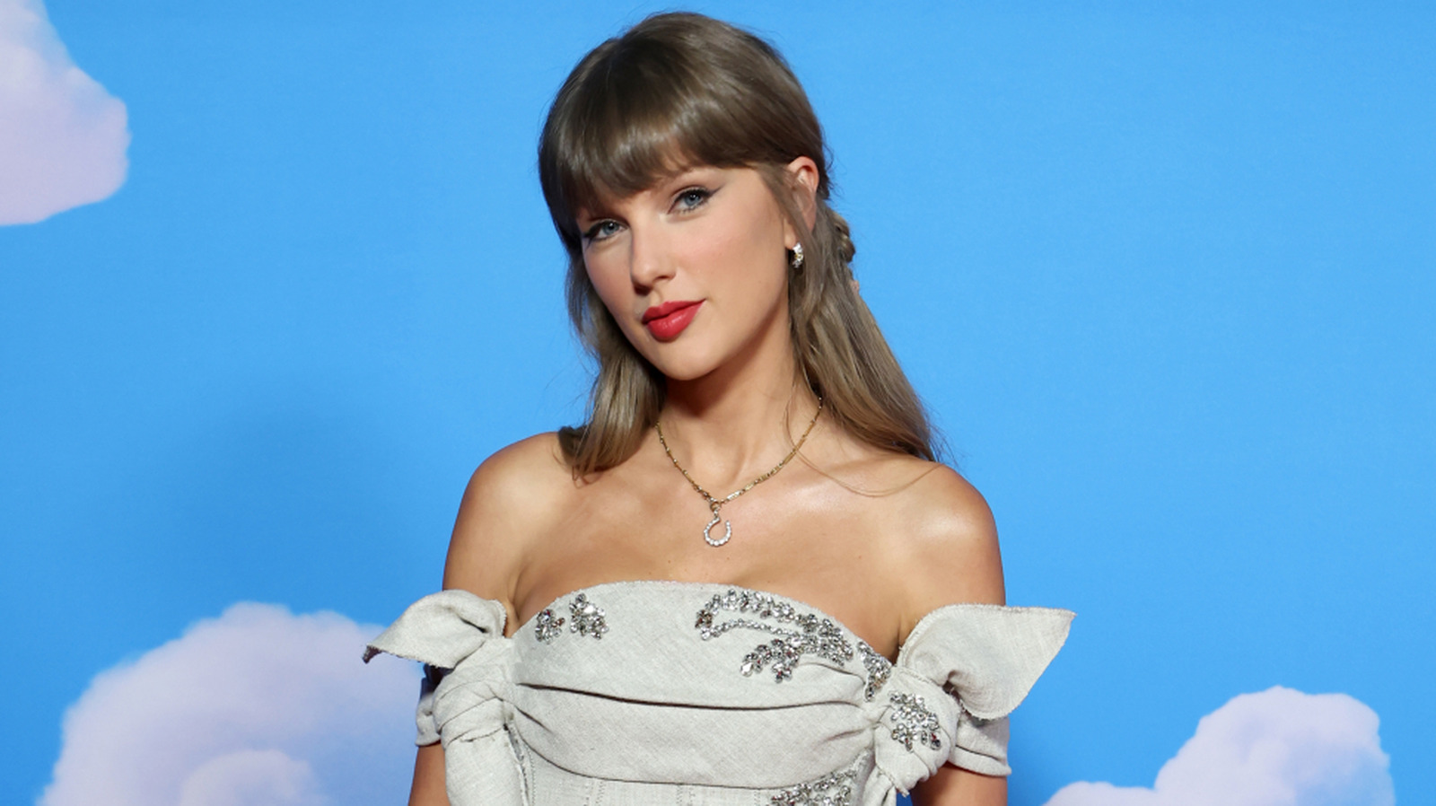 <a href="https://www.thelist.com/2207285/rumors-taylor-swift-changing-last-name-after-travis-kelce-wedding/" target="_blank">Taylor Swift Would Supposedly ‘Love To Take Travis’ Last Name’ – But Swifties, Don’t Freak Out</a>