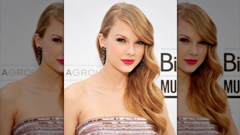 Taylor Swift at the 2011 Billboard Music Awards