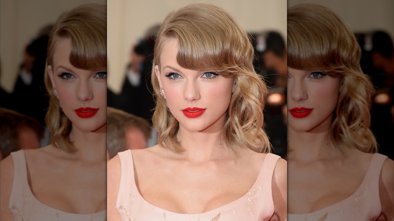 Taylor Swift attends the 2014 Met Gala
