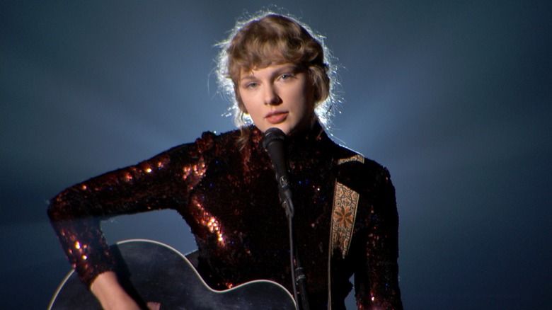 Taylor Swift performs at the 2020 ACM Awards