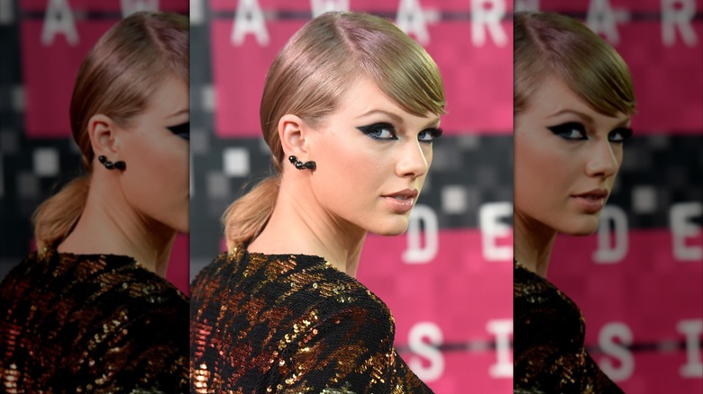 Taylor Swift attends the 2015 MTV Video Music Awards