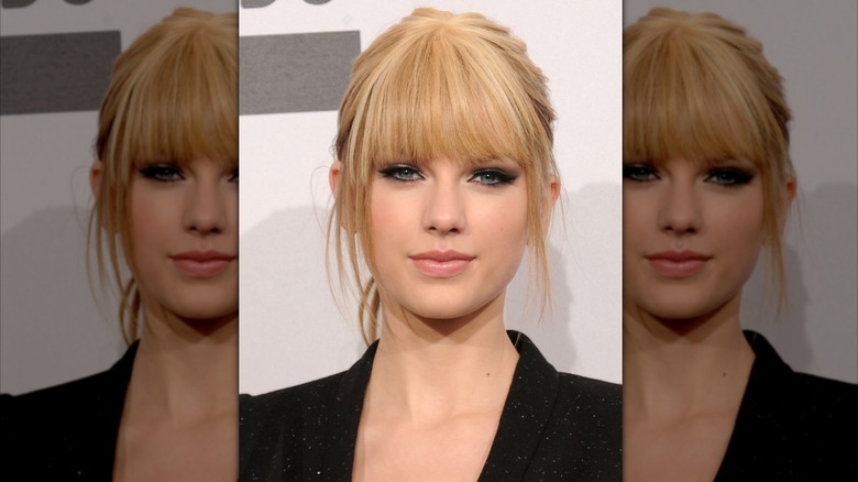 Taylor Swift at the 2010 American Music Awards