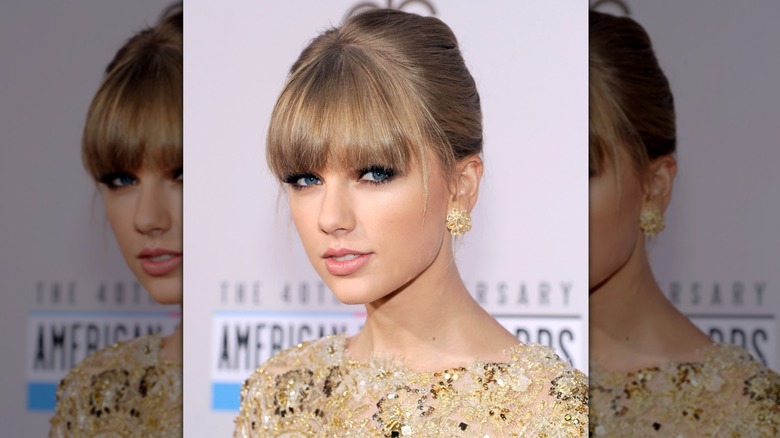 Taylor Swift at the 2012 American Music Awards