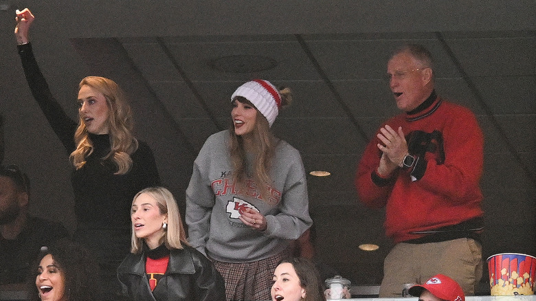 Taylor Swift and Scott Swift cheering on Travis Kelce