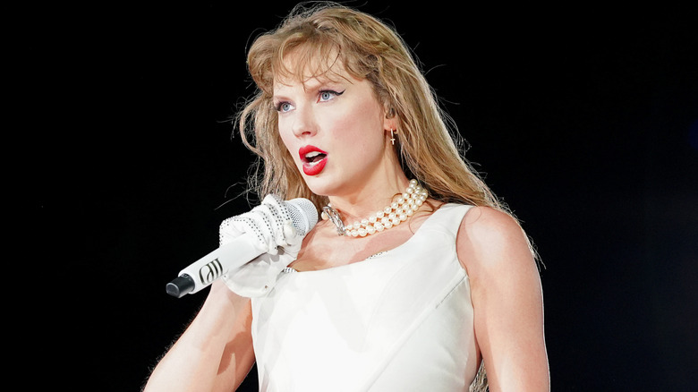 Taylor Swift holding microphone