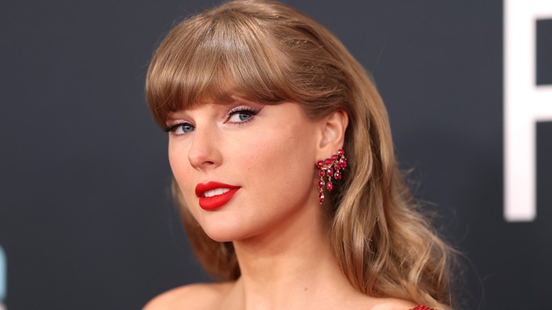Taylor Swift attends the 67th Annual GRAMMY Awards in Los Angeles, CA (2025)