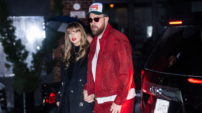 Travis Kelce and Taylor Swift walking