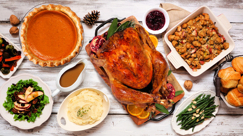 Thanksgiving foods including side dishes