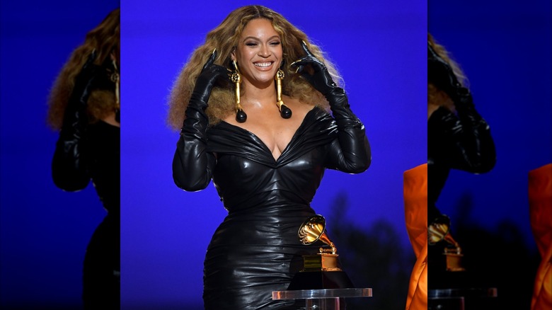 Beyoncé in a real black leather dress at the Grammys