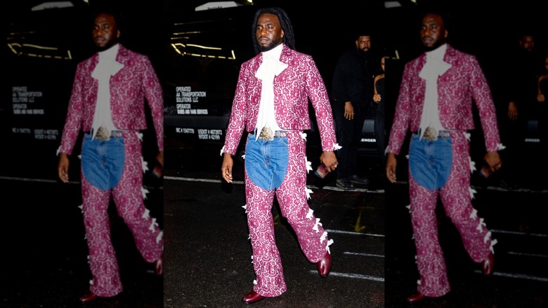Shaboozey wearing a pink jacket and matching chaps