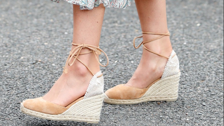 Closeup of platform wedges worn by Catherine, Princess of Wales in 2019