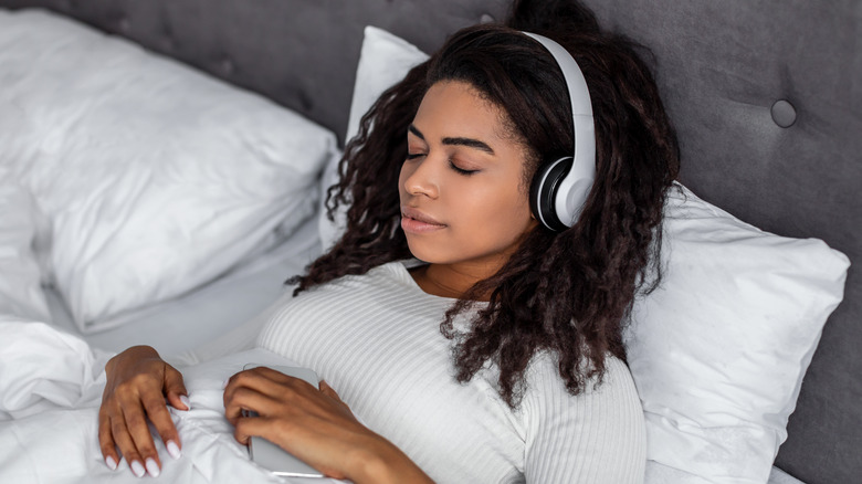 Woman sleeping with headphones on