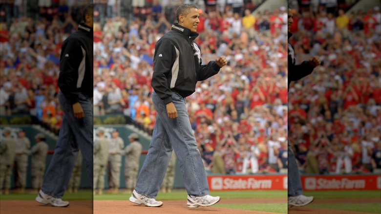 Barack Obama wearing baggy jeans at the 2009 All Star Game