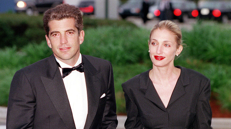 John F. Kennedy Jr. and Carolyn Bessette at a red carpet event