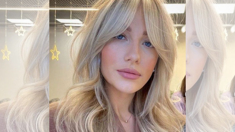 Blond woman with air cut