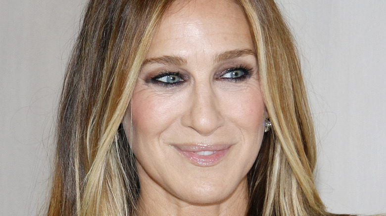 Sarah Jessica Parker smiling with smoky eye and straight hair 