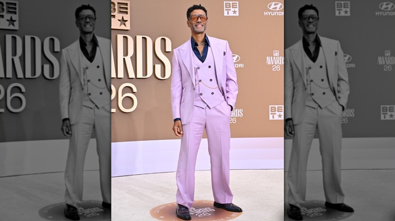Eric Benet in a lilac suit with a hand in his pocket at the 2026 BET Awards