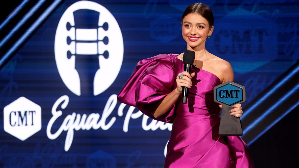 Sarah Hyland hosts CMT Music Awards