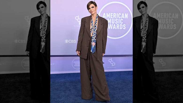 Lisa Rinna smiling on red carpet at the 2026 American Music Awards