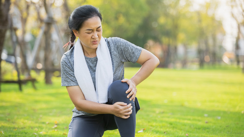 Female runner with knee pain