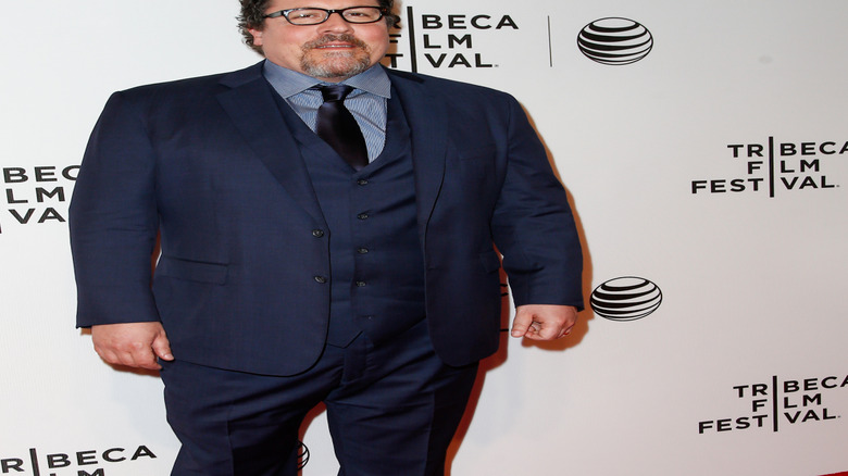 Jon Favreau posing