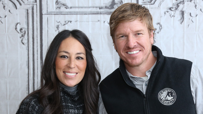 Chip kissing wife Joanna Gaines