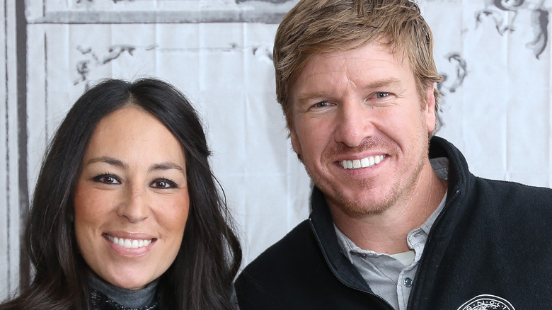 Chip kissing wife Joanna Gaines