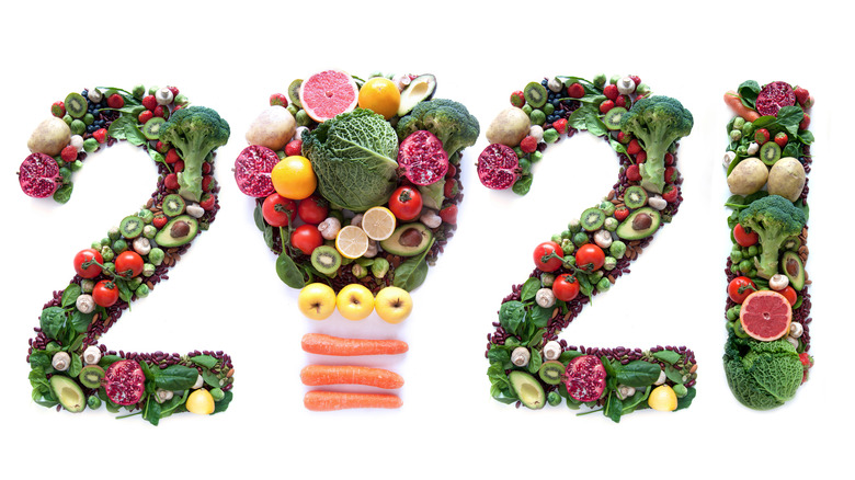 Healthy foods spelling out '2021'